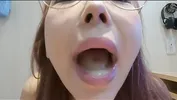 Cute beautiful glasses secretary！④Move her pants Raw insertion! Sperm drinking with a smile!