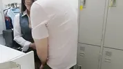 Breaking into the company of a beautiful older sister with glasses ... (1) Kiss, lick nipples, put a raw dick in the ass, and finally swallow