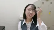 Breaking into the company of a beautiful older sister with glasses ... (1) Kiss, lick nipples, put a raw dick in the ass, and finally swallow