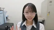 Breaking into the company of a beautiful older sister with glasses ... (1) Kiss, lick nipples, put a raw dick in the ass, and finally swallow