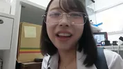 Breaking into the company of a beautiful older sister with glasses ... (1) Kiss, lick nipples, put a raw dick in the ass, and finally swallow
