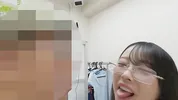 Breaking into the company of a beautiful older sister with glasses ... (1) Kiss, lick nipples, put a raw dick in the ass, and finally swallow