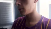 Descubro a mi travieso hijastro jugando con mi ropa interior y hago que me coja duro para guardar el secreto.