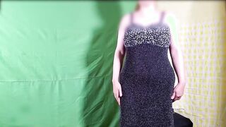 وقتی آیلین در اتاقِ تست لباس از خودِ فروشنده کمک میگیره/ Persian girl trying clothes