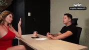Sara blonde y yo nos dejamos follar duro de mi jefe a cambio de un aumento! - AMBAR PRADA