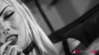 Robin Coffins in claxxxic black and white tease video