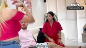 Engaño a su esposa con una MILF doctora CULONA y su esposa los descubre