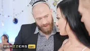 BRAZZERS - Jennifer White Goes At A Swinger Party Where She Indulges In A Double Penetration 3some