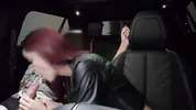 Motorista de APP safada dirige com peitos de fora!