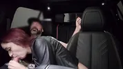 Motorista de APP safada dirige com peitos de fora!