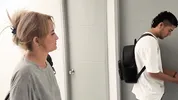 ¿Qué puede pasar si una madrastra comparte una habitacion de hotel con su hijastro?
