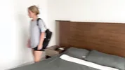 ¿Qué puede pasar si una madrastra comparte una habitacion de hotel con su hijastro?