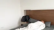 ¿Qué puede pasar si una madrastra comparte una habitacion de hotel con su hijastro?