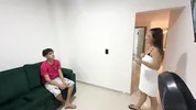 Hijastro es atrapado robando las tangas de su CULONA MADRASTRA y ella cumple su MAYOR FANTASIA.