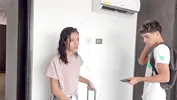 Que puede pasar si una pareja de hermanastros caliente comparten habitacion de hotel.