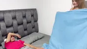 ¿Que puede pasar si comparto cuarto de hotel con mi culona madrastra?