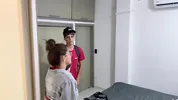 Hijastro CUMPLE SU FANTASIA SEXUAL. Comparto habitación de hotel con mi CULONA MADRASTRA MILF.