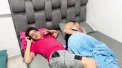 Mi culona madrastra me ofrece sexo duro por el culo a cambio de dejarme salir con mis amigos.