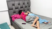 Mi culona madrastra me ofrece sexo duro por el culo a cambio de dejarme salir con mis amigos.