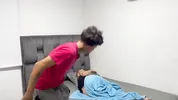 Mi culona madrastra me ofrece sexo duro por el culo a cambio de dejarme salir con mis amigos.