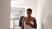 Le hago una broma mientras mi hermanastra se ducha y termina en un sexo apasionado.