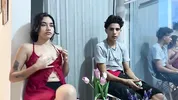 Cumplo la fantasia sexual de mi novia que es follarme duro a mi vecina mientras ella nos observa.
