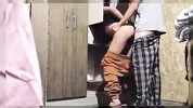 First Time - Hinahanap ng stepsister sa aparador ang isang bagay na makakaakit sa kanyang stepbrother