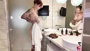 Pussy stretching nach dem Gym SallyDinosaur