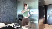 Pussy stretching nach dem Gym SallyDinosaur