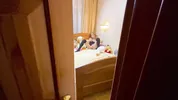 Спалил сводную сестру за мастурбацией и не дал ей закончить самостоятельно, а наказал своим болтом