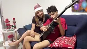 En plena clase de música se me antoja follarme duro a mi madrastra y a mi hermanastra.