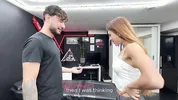 Dal TATUATORE...il conto viene PAGATO CON L'ANALE quando il pagamento non passa! (Dialoghi in Italiano SUB ENG)