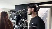 Dal TATUATORE...il conto viene PAGATO CON L'ANALE quando il pagamento non passa! (Dialoghi in Italiano SUB ENG)