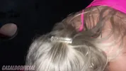 Casada Safada no Gloryhole — Chupa com Fome e Dá Gostoso Até Ganhar Leite! E corno filmando!