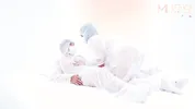 ModelMedia Asia - Having wild sex while wearing protective gear during the pandemic