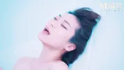 ModelMedia Asia - Having wild sex while wearing protective gear during the pandemic