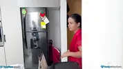 Suegra joven llega justo en la momento indicado y es mojada.