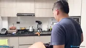 Suegra joven llega justo en la momento indicado y es mojada.