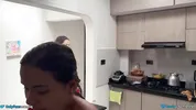 Suegra joven llega justo en la momento indicado y es mojada.