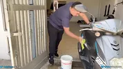Suegra joven llega justo en la momento indicado y es mojada.