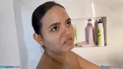 Suegra joven llega justo en la momento indicado y es mojada.