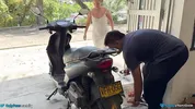 Suegra joven llega justo en la momento indicado y es mojada.