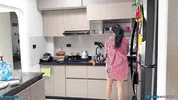 Suegra joven llega justo en la momento indicado y es mojada.