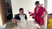 Suegra joven llega justo en la momento indicado y es mojada.