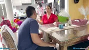 Suegra joven llega justo en la momento indicado y es mojada.