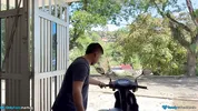 Suegra joven llega justo en la momento indicado y es mojada.