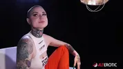 Tattooed prisoner Titi Ramone fucks the detective