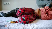 مامان خوانده مریض بود کیخواستم حالشو خوب کنم حشری شدم دلمو نشکست گذاشت تو کصش ارضا شم homemade