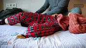 مامان خوانده مریض بود کیخواستم حالشو خوب کنم حشری شدم دلمو نشکست گذاشت تو کصش ارضا شم homemade