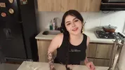 Le hago un favor a la amiga culona de mi hermanastra